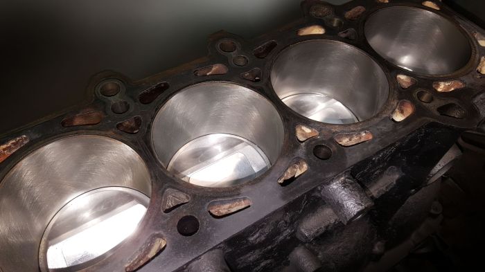 Шорт-блок, блок цилиндров в сборе DOHC 2.4 литра EDZ