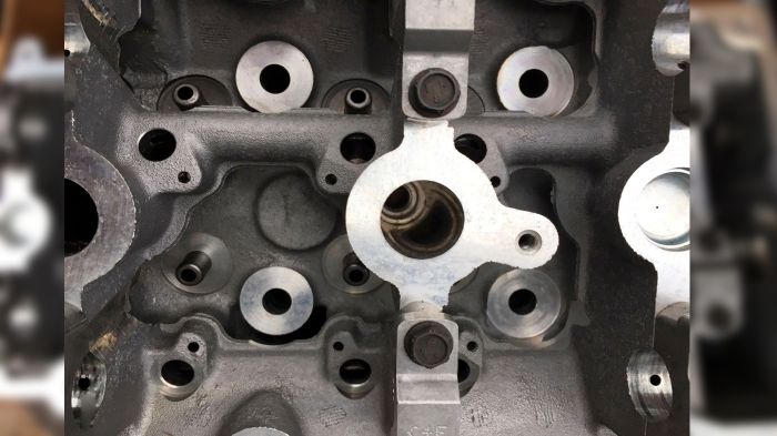 Головка блока цилиндров (ГБЦ) ПРАВАЯ 2,7л. EER