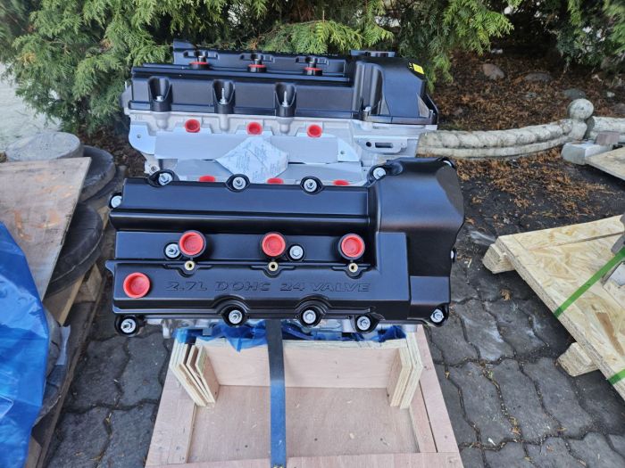 Двигатель в стандартной комплектации 2,7 литра EER